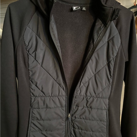 Used Ladies Fila Black Jacket size (XL). - Picture 3 of 3